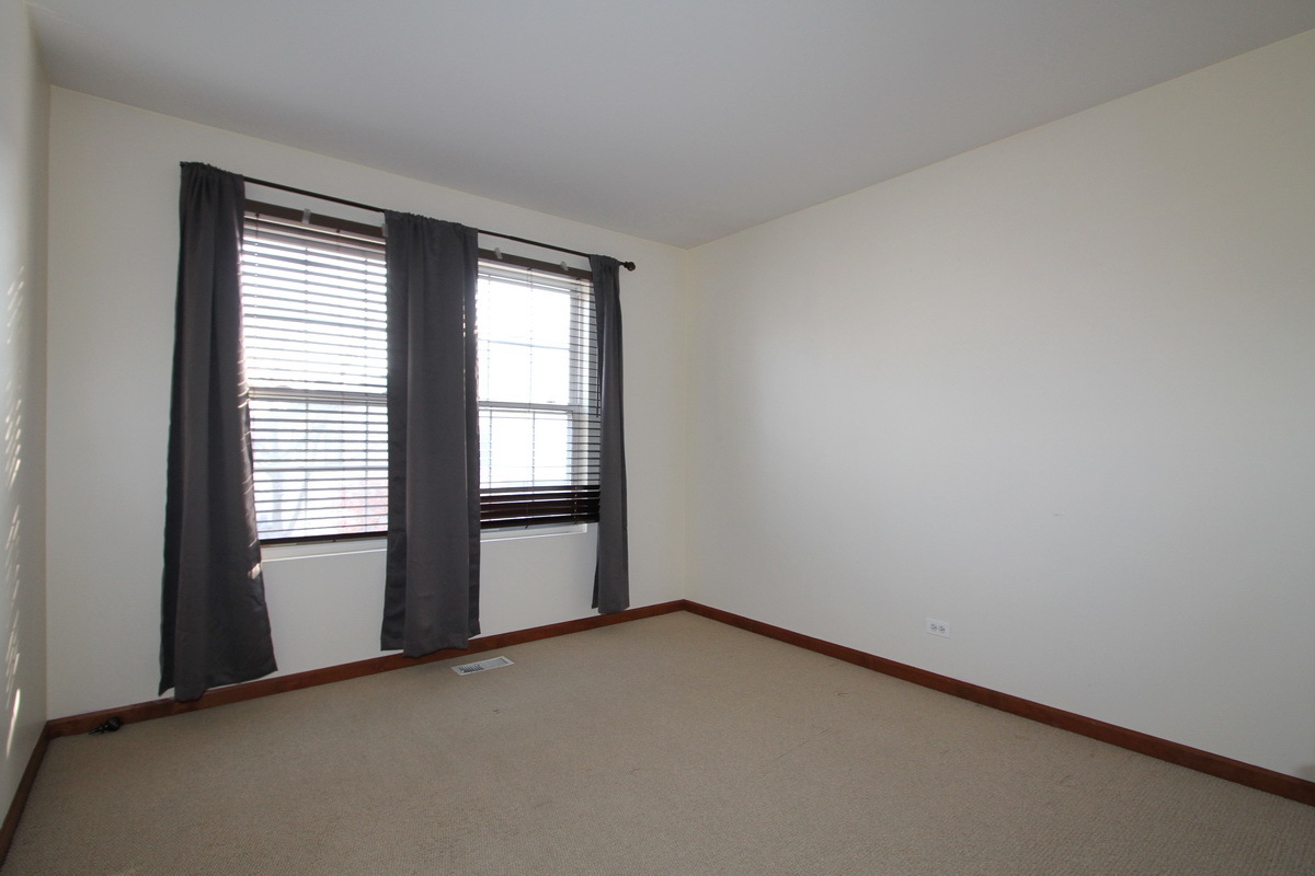 228 Springbrook Trail, Oswego, IL 60543