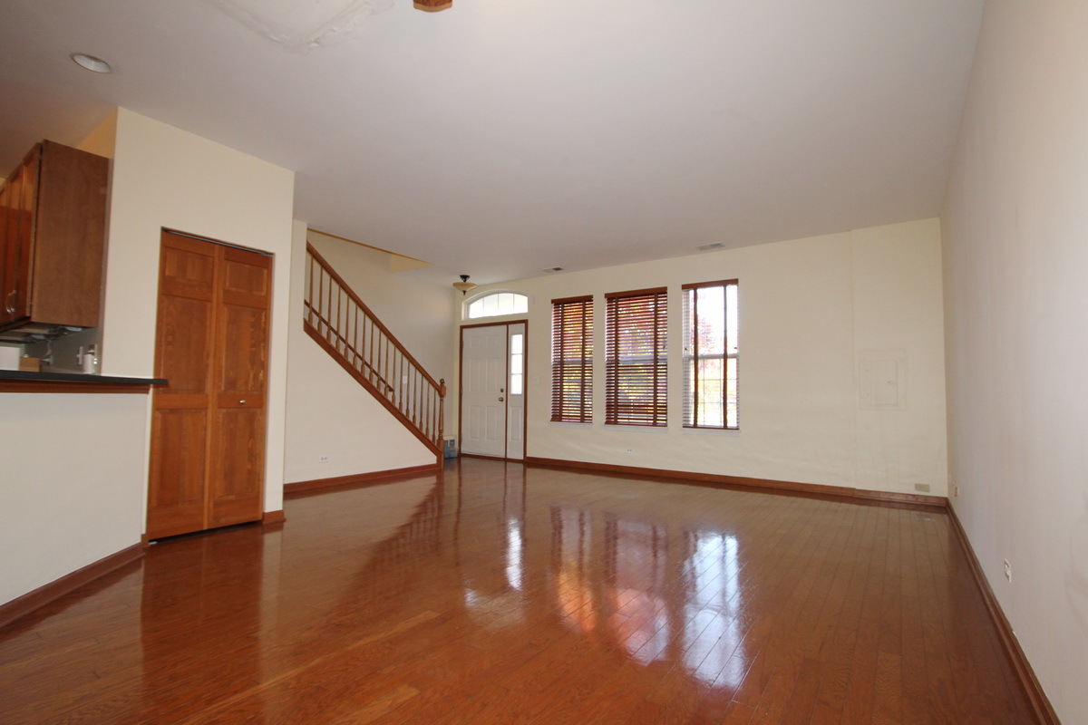 228 Springbrook Trail, Oswego, IL 60543