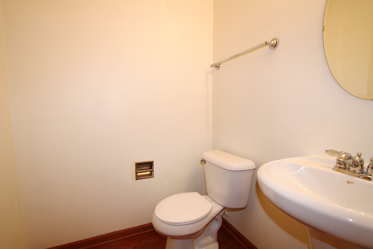 228 Springbrook Trail, Oswego, IL 60543