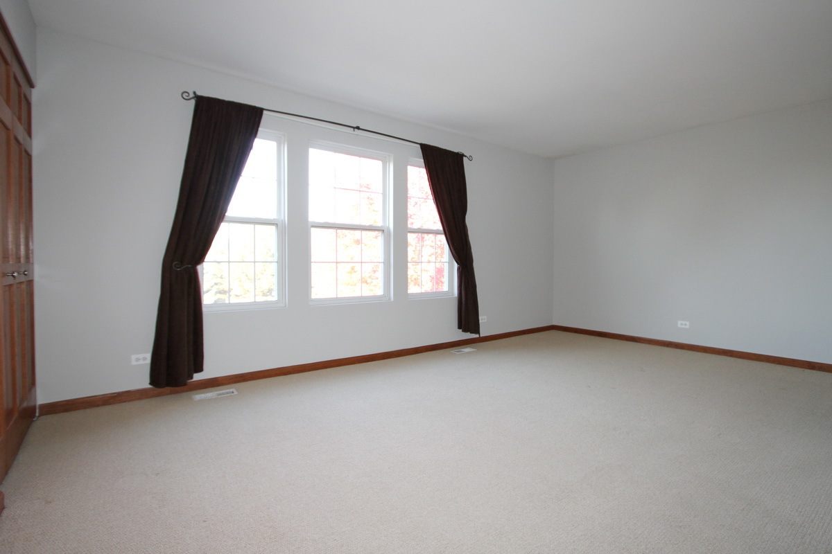 228 Springbrook Trail, Oswego, IL 60543