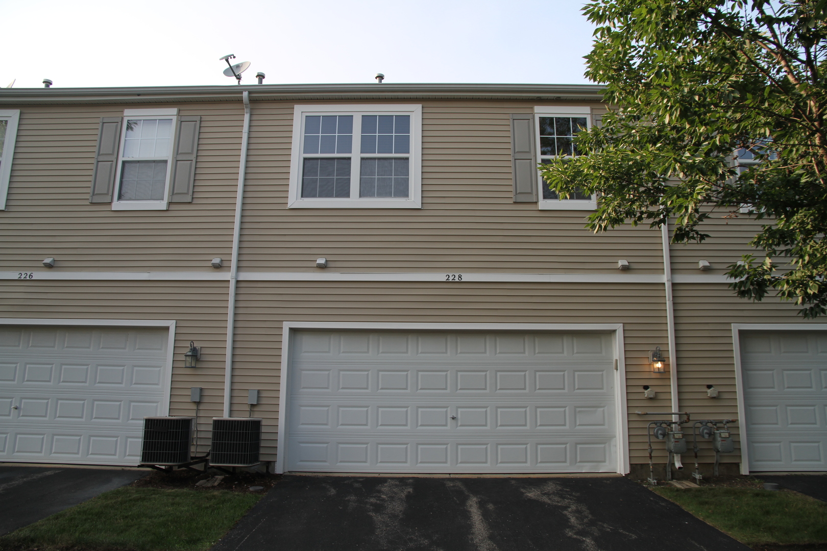 228 Springbrook Trail, Oswego, IL 60543