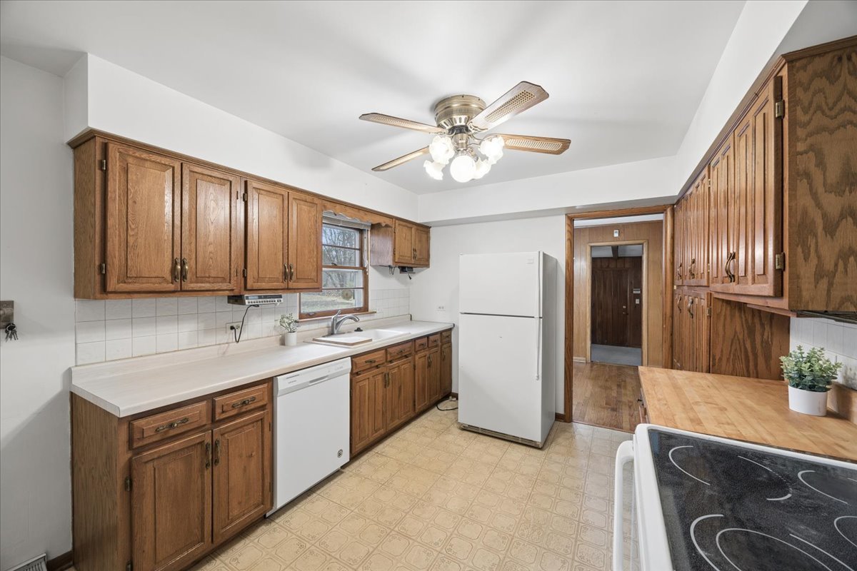 S645 Forest Street, Winfield, IL 60190