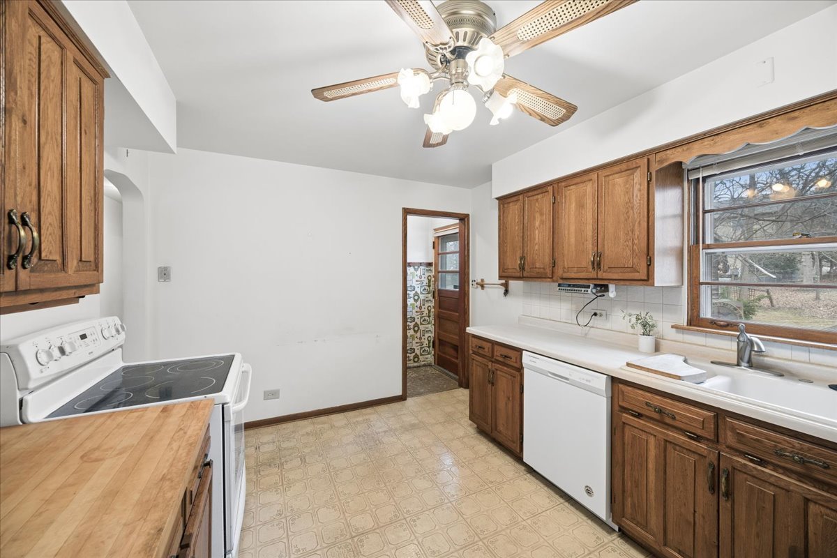 S645 Forest Street, Winfield, IL 60190