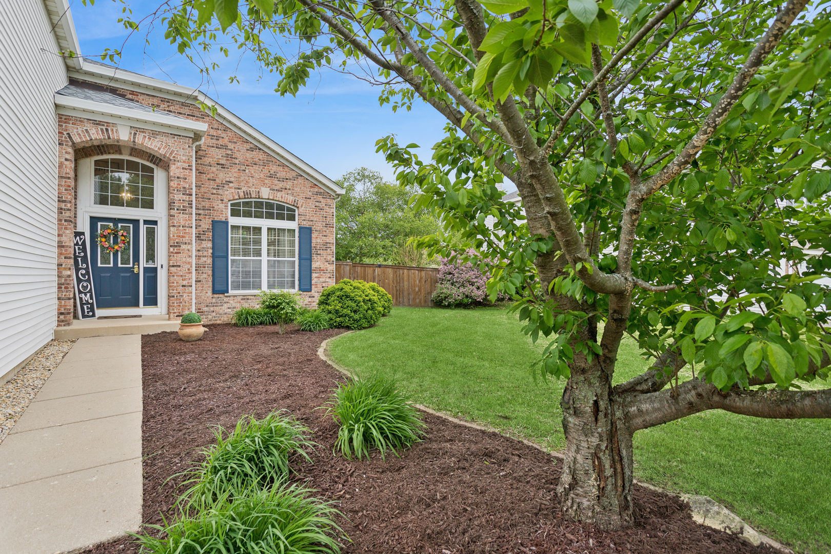 240 Paradise Parkway, Oswego, IL 60543