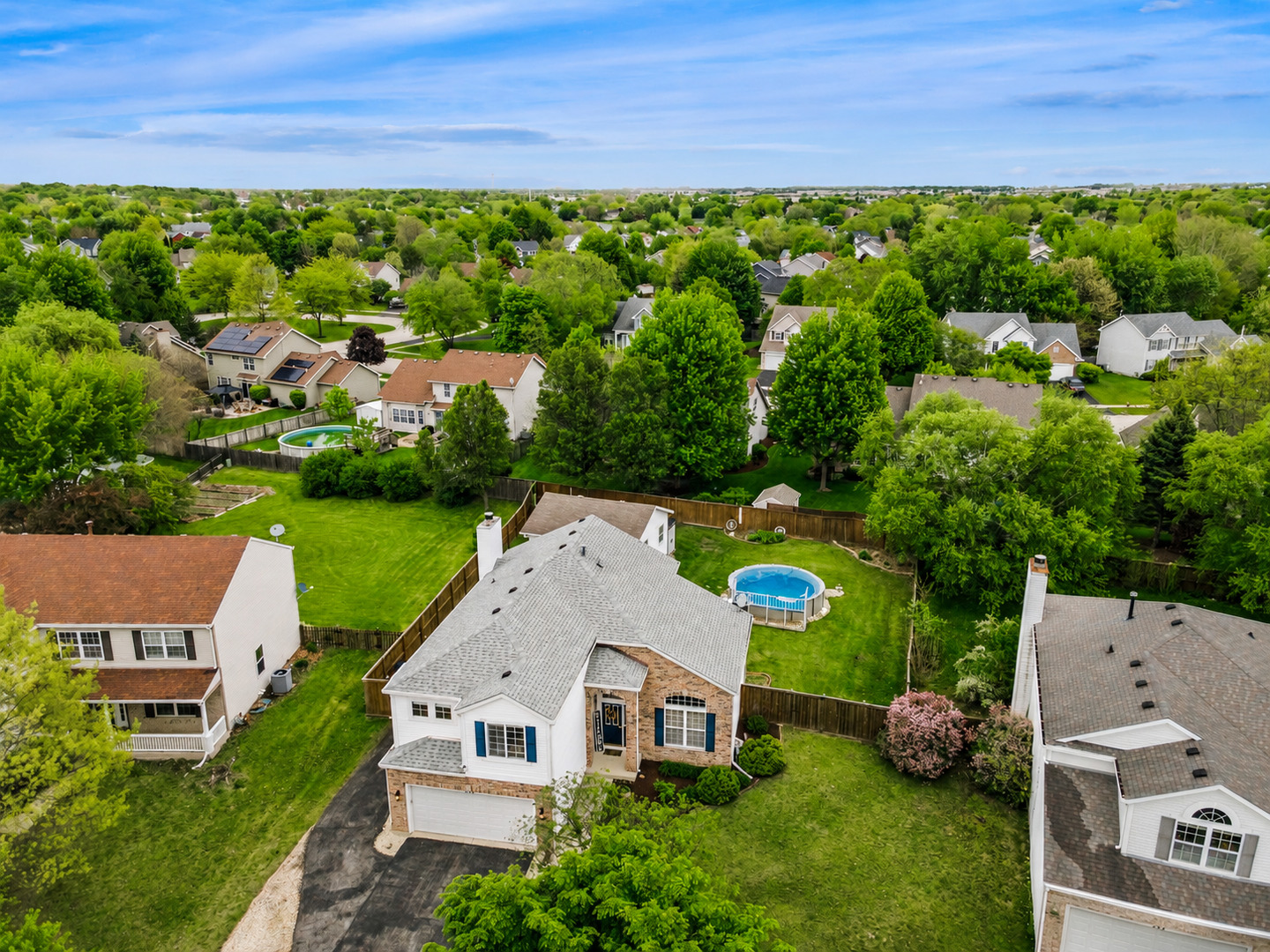 240 Paradise Parkway, Oswego, IL 60543