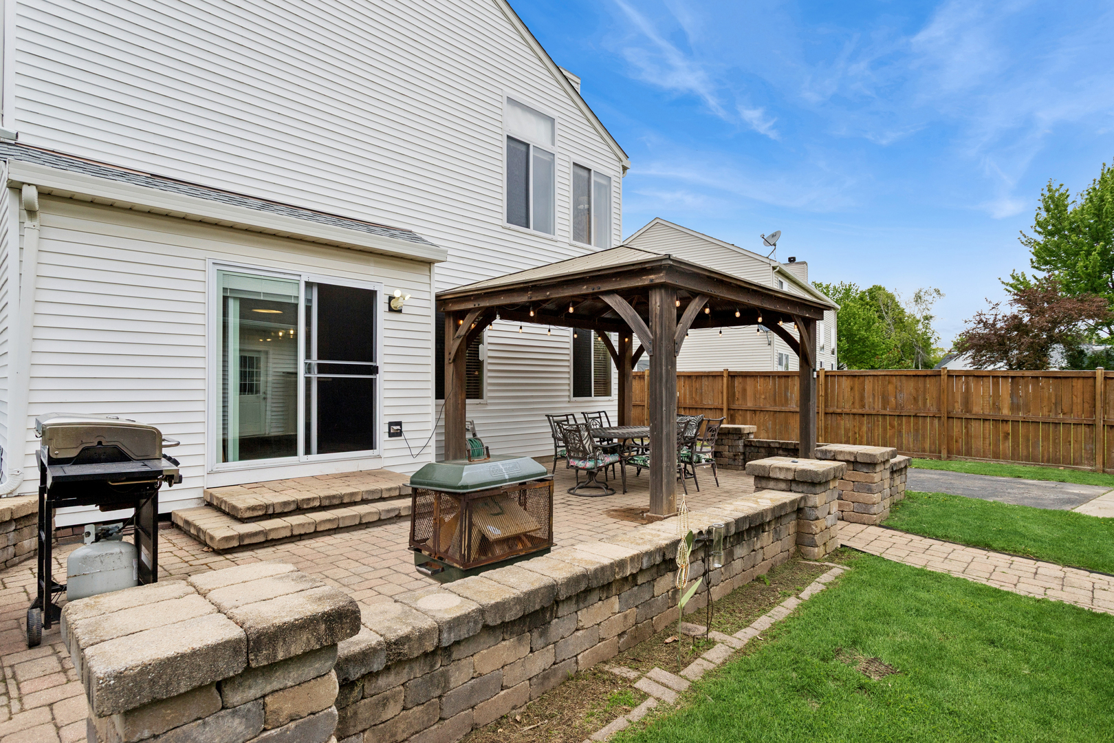 240 Paradise Parkway, Oswego, IL 60543
