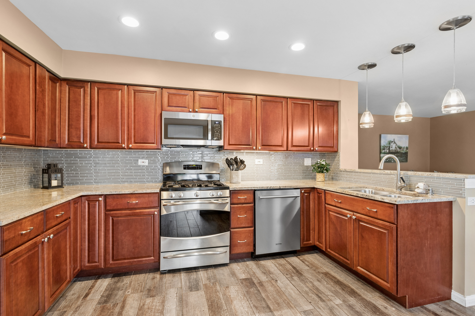 240 Paradise Parkway, Oswego, IL 60543