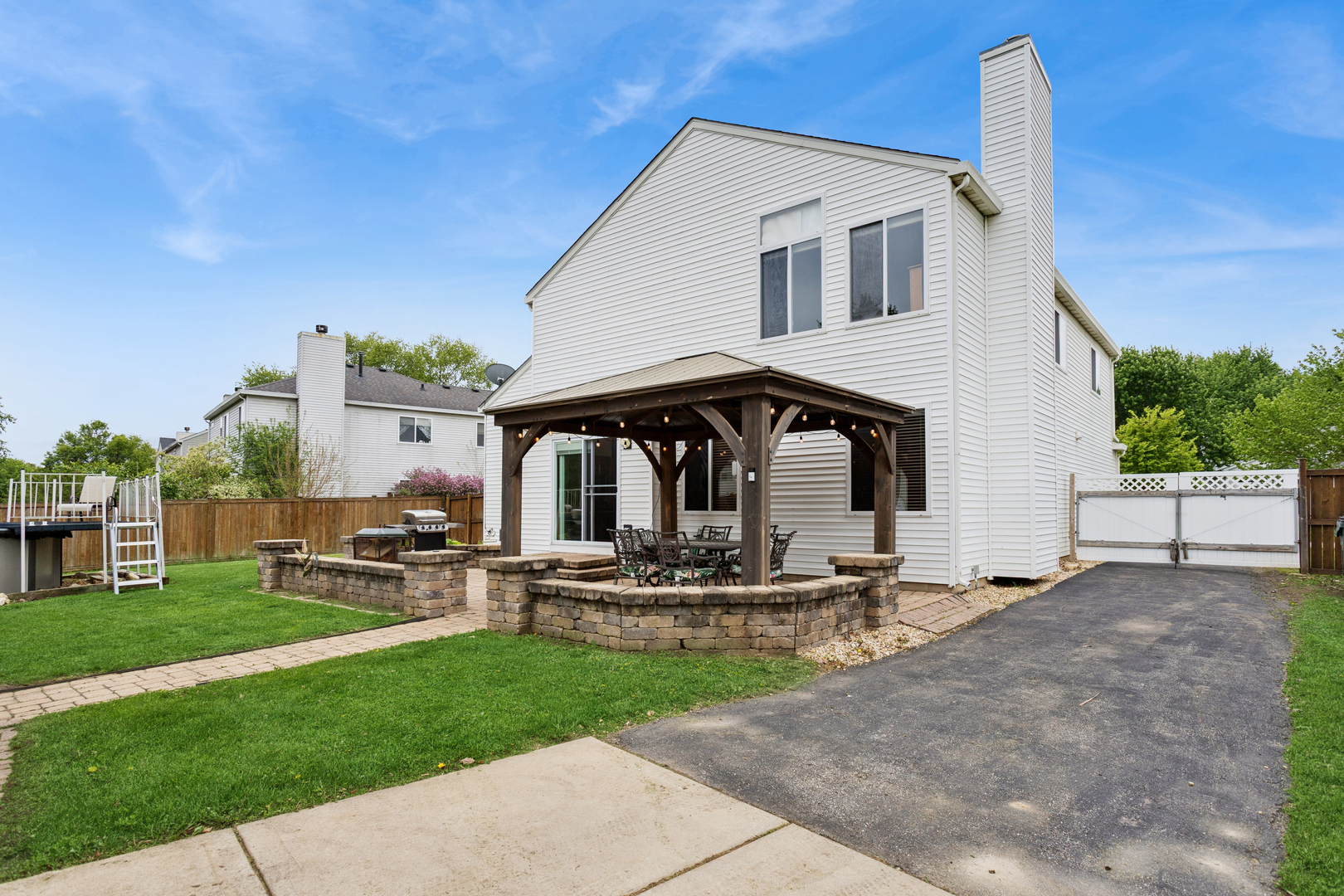240 Paradise Parkway, Oswego, IL 60543