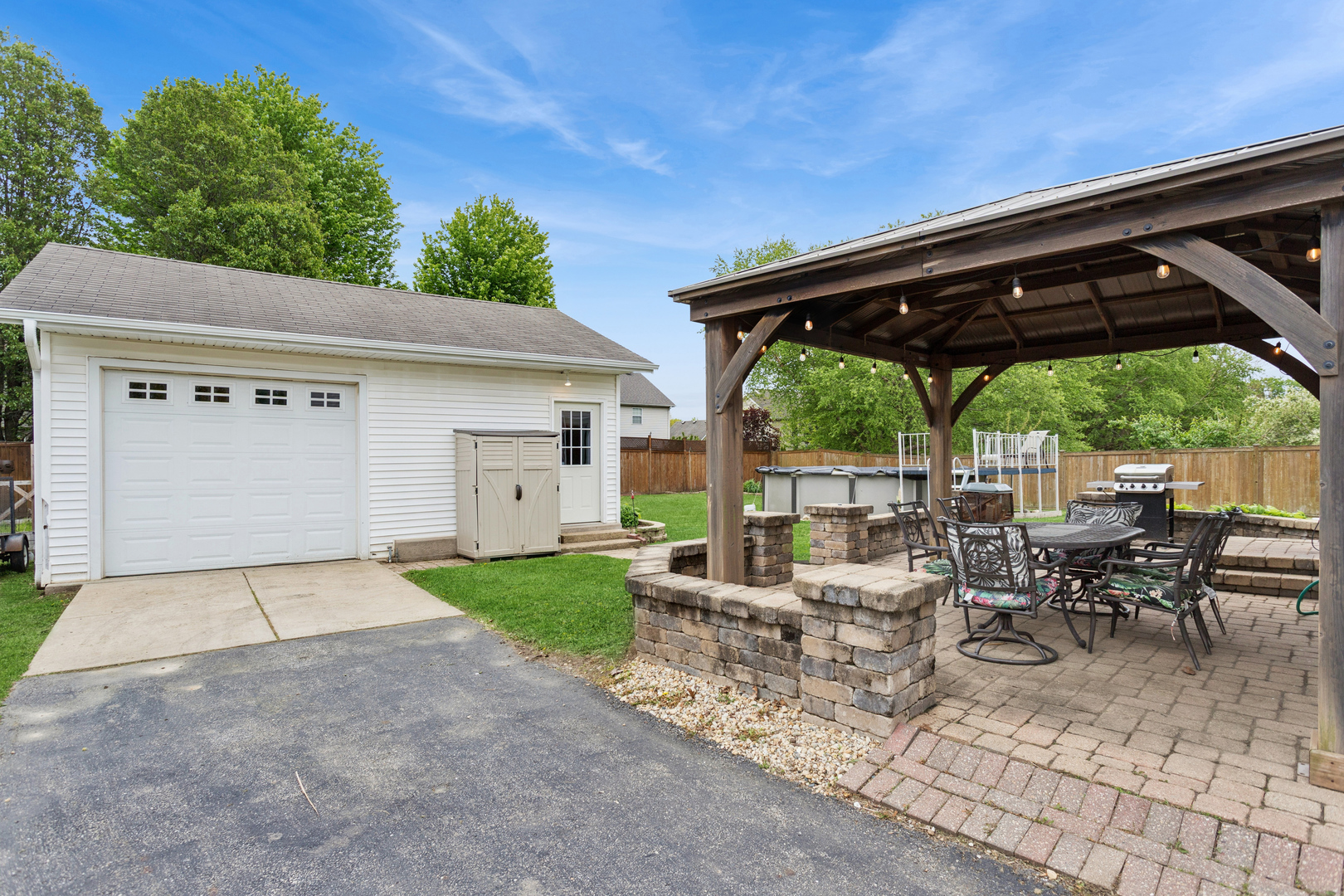 240 Paradise Parkway, Oswego, IL 60543