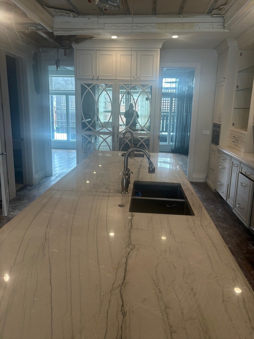 2054 N Mohawk Street, Chicago, IL 60614