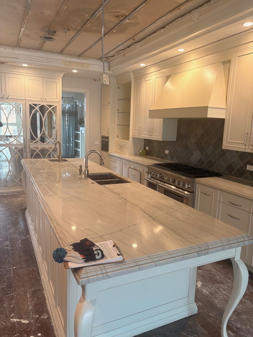 2054 N Mohawk Street, Chicago, IL 60614