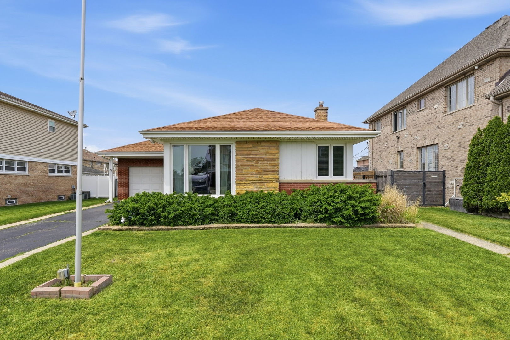 8130 W Berwyn Avenue, Chicago, IL 60656