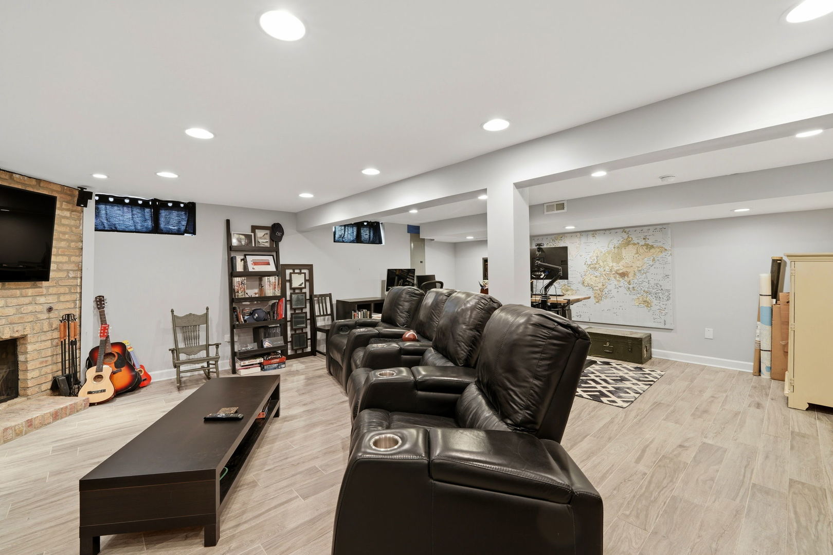 8130 W Berwyn Avenue, Chicago, IL 60656