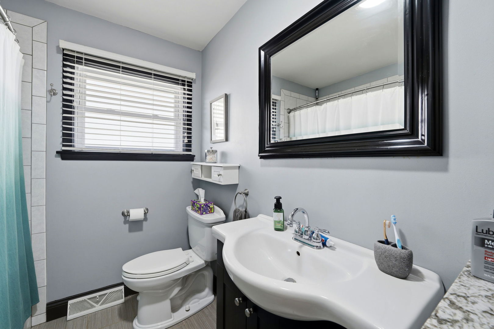 8130 W Berwyn Avenue, Chicago, IL 60656