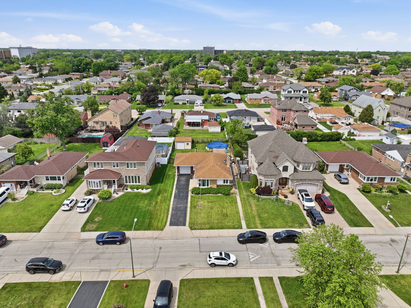 8130 W Berwyn Avenue, Chicago, IL 60656