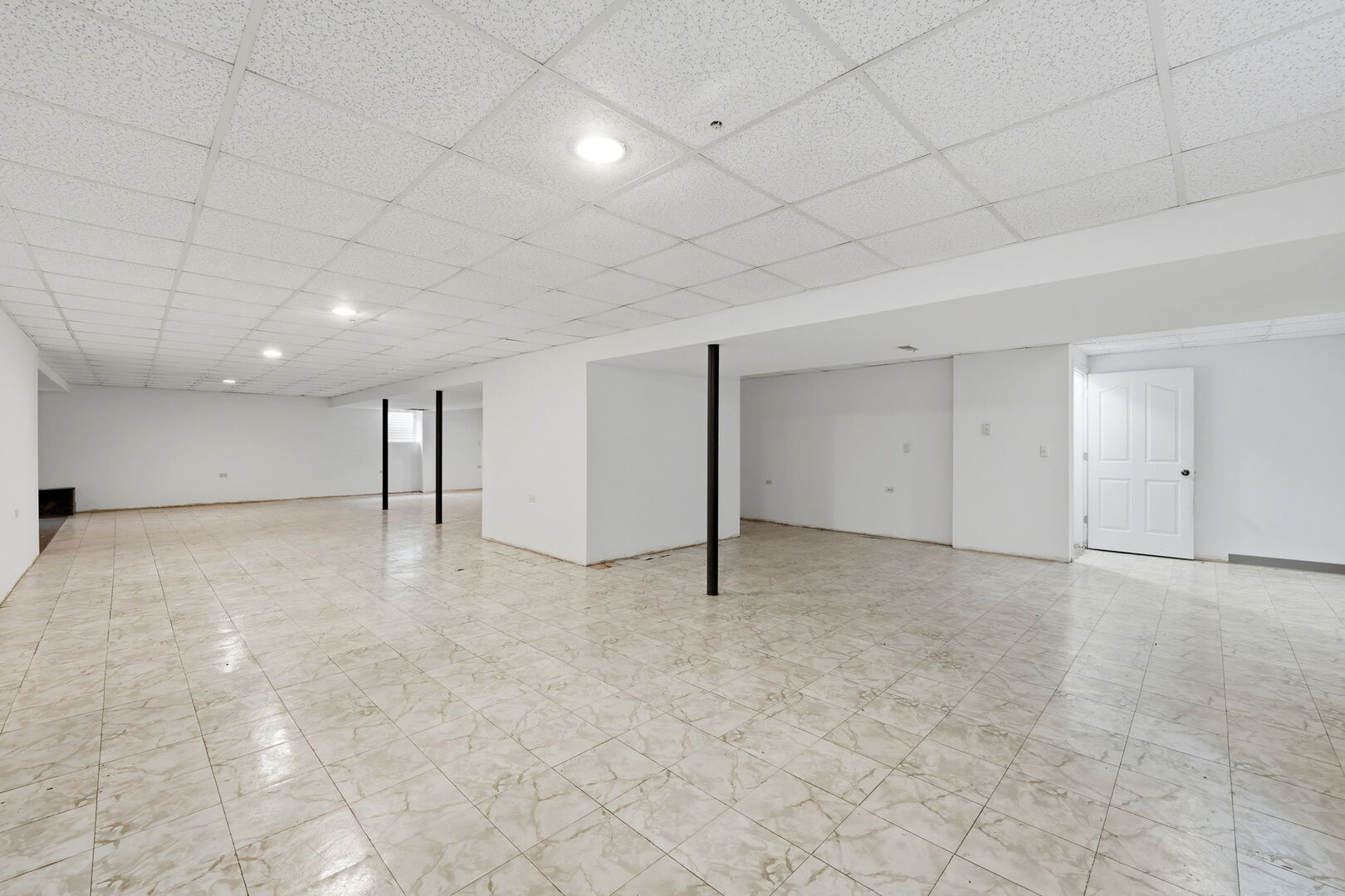 7550 Blazer Avenue, Justice, IL 60458