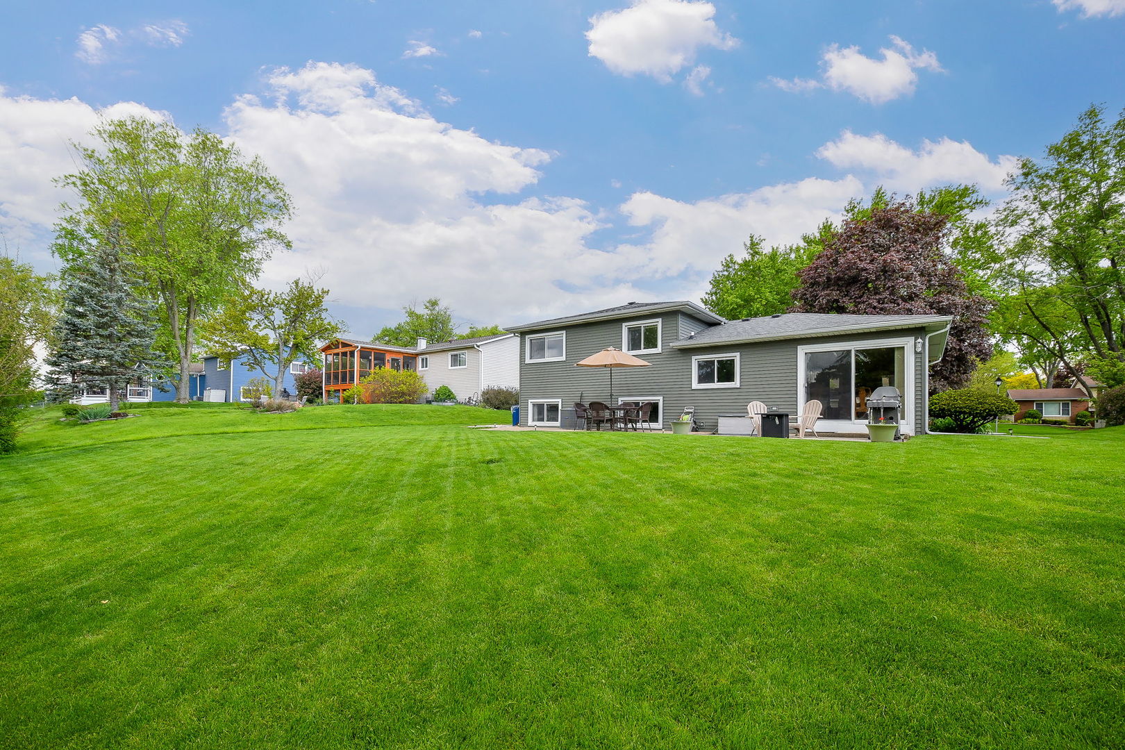 1174 Kent Court, Wheaton, IL 60189
