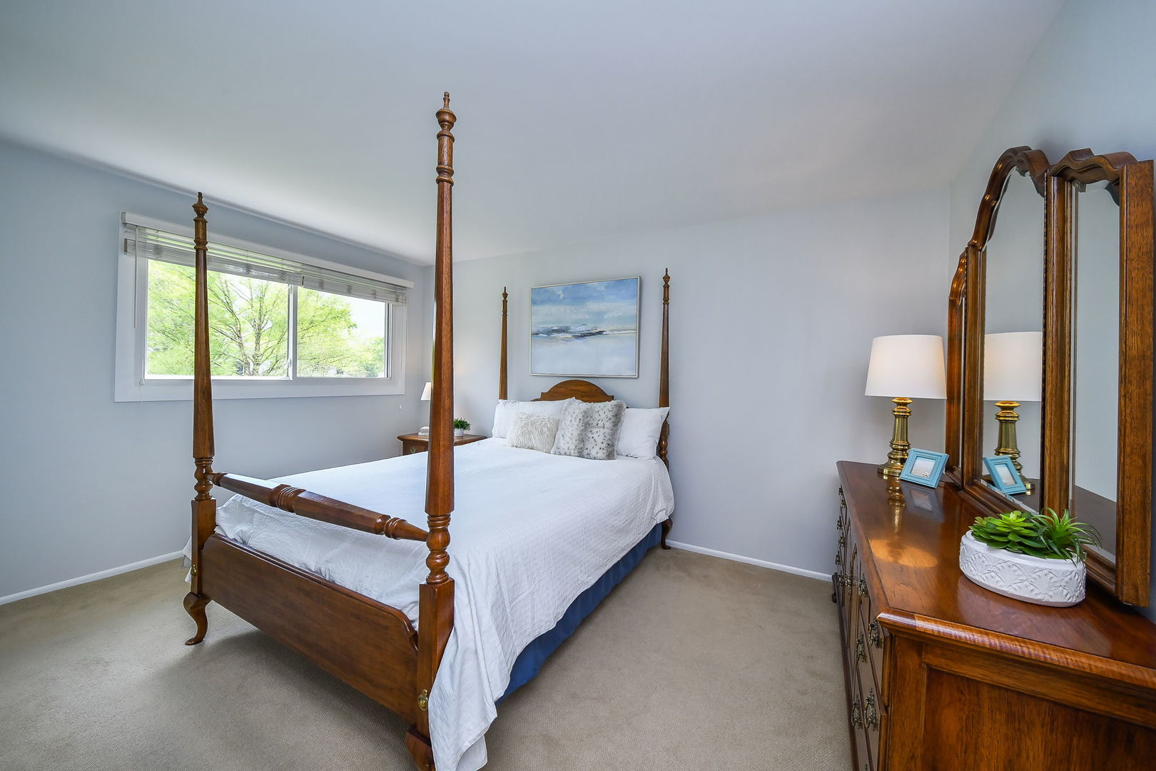 1174 Kent Court, Wheaton, IL 60189