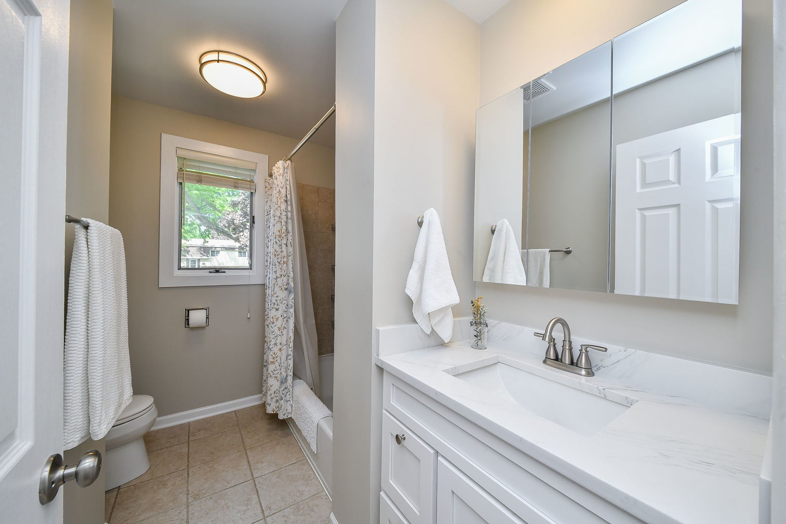 1174 Kent Court, Wheaton, IL 60189