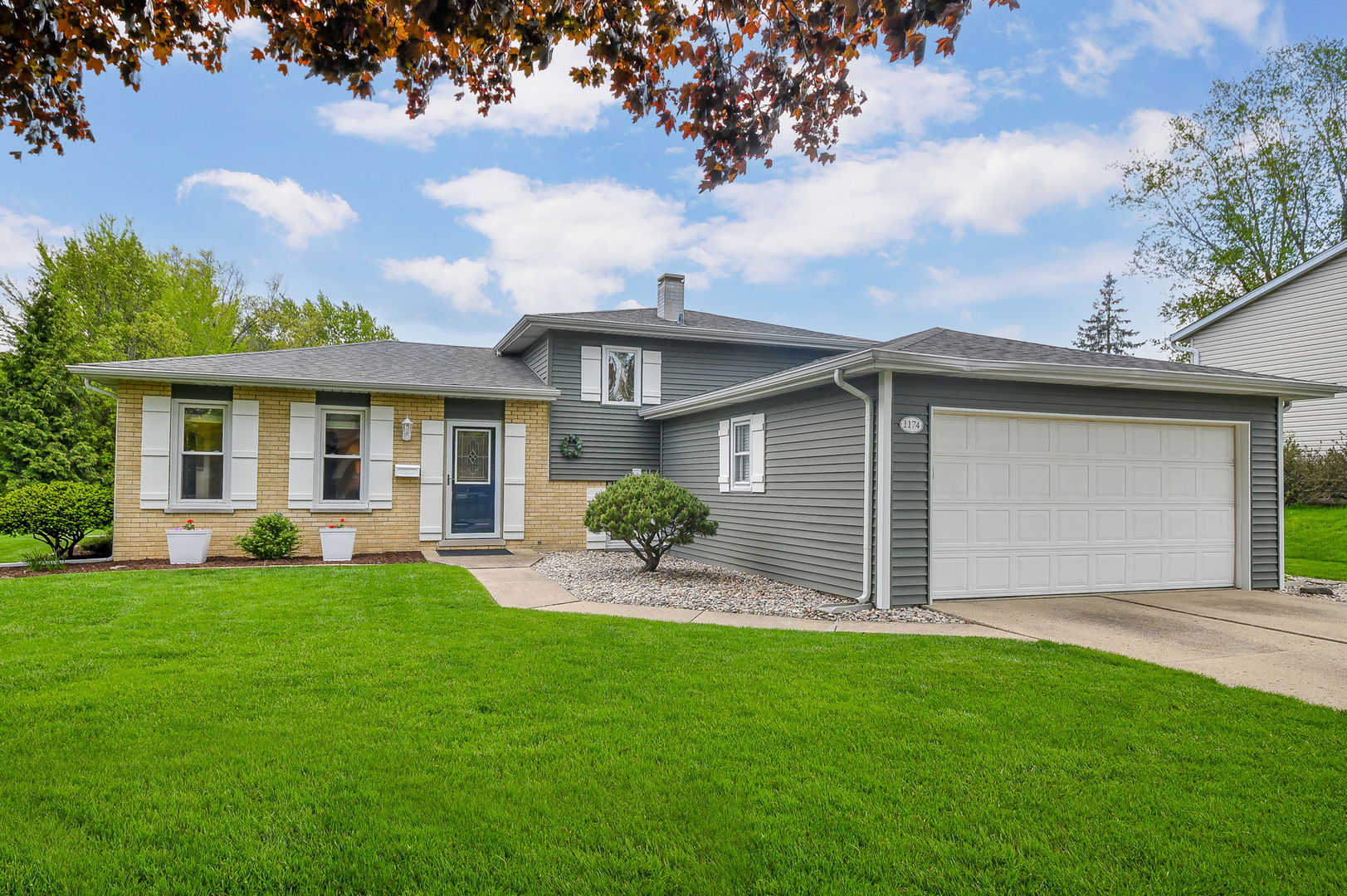 1174 Kent Court, Wheaton, IL 60189