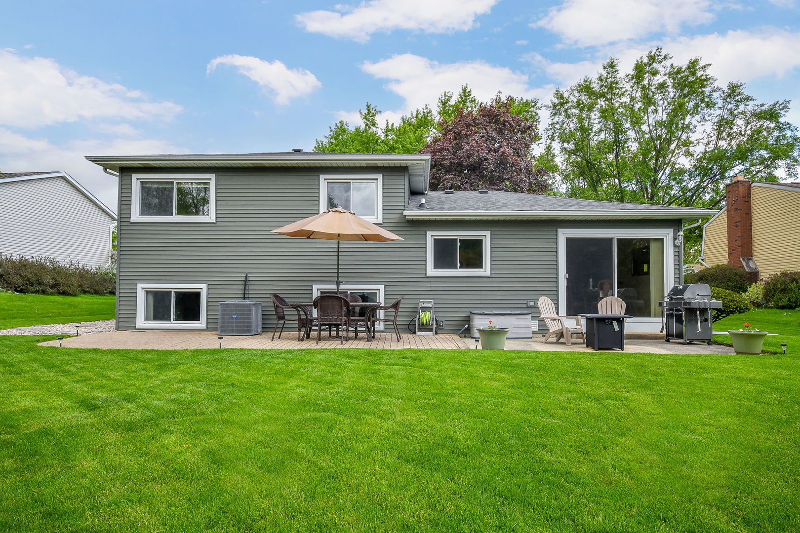 1174 Kent Court, Wheaton, IL 60189