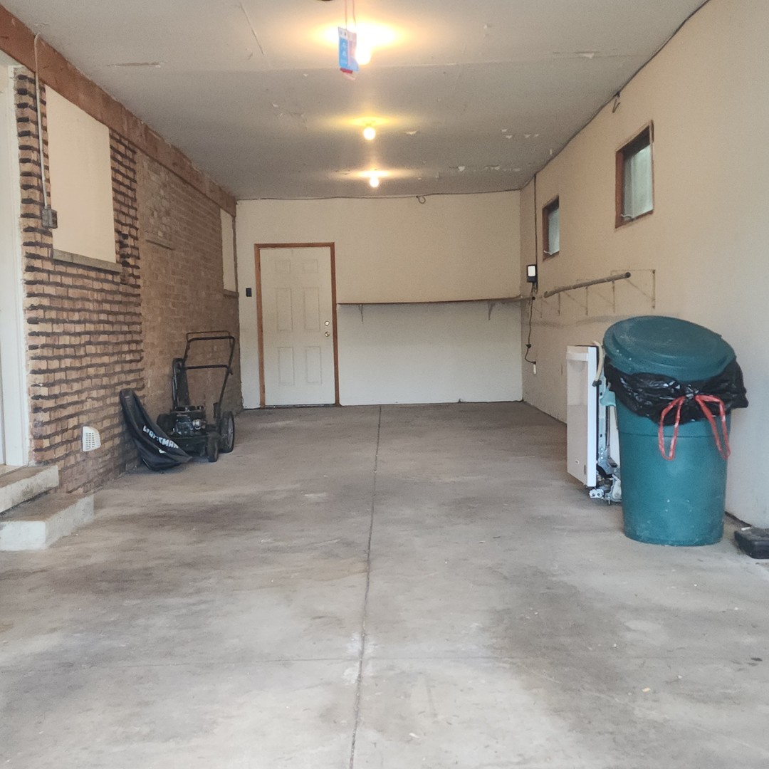 4605 W 84th Place, Chicago, IL 60652