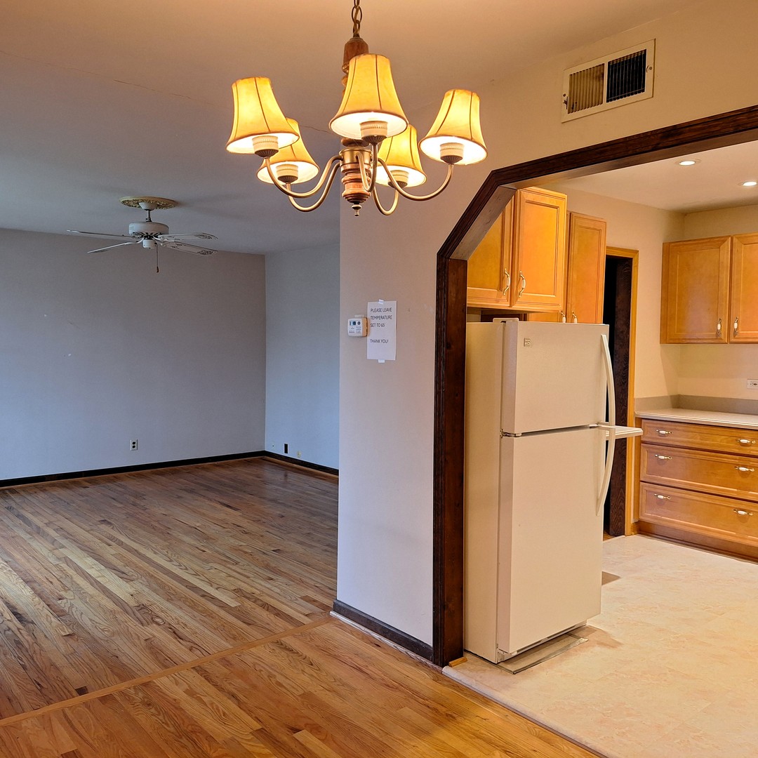 4605 W 84th Place, Chicago, IL 60652