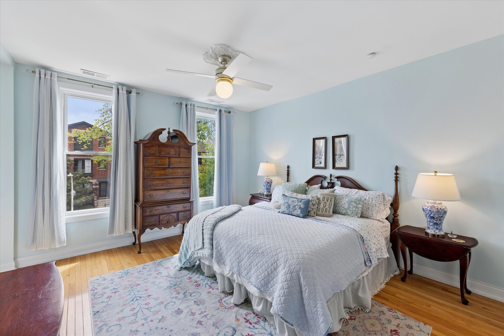 812 S Bell Avenue, Chicago, IL 60612