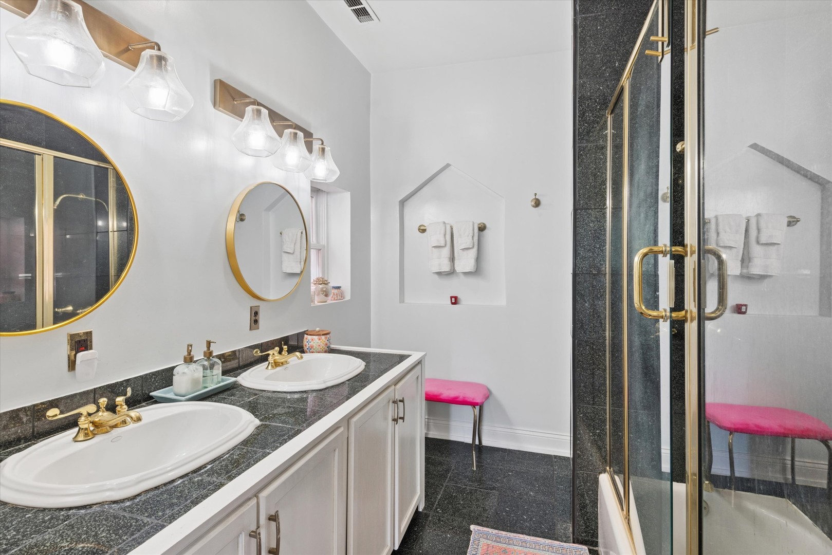 812 S Bell Avenue, Chicago, IL 60612