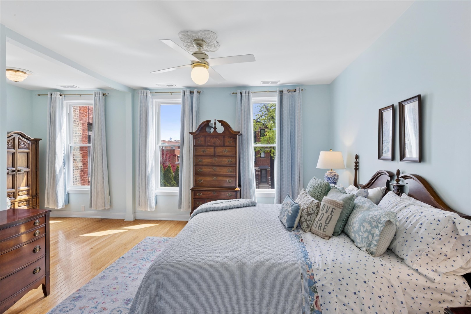 812 S Bell Avenue, Chicago, IL 60612