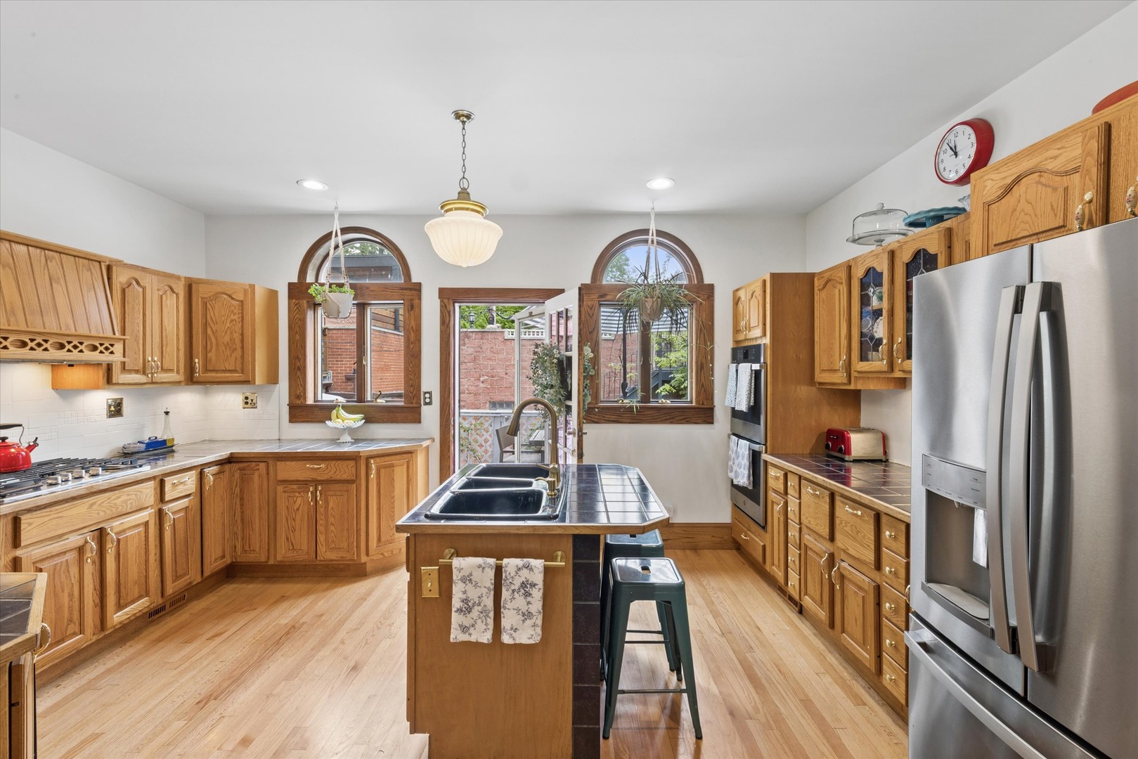 812 S Bell Avenue, Chicago, IL 60612