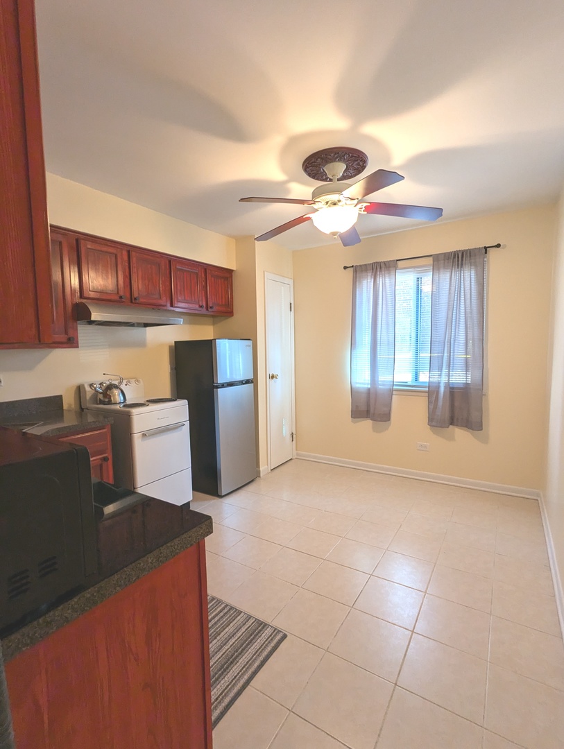 8473 ARCHER Avenue #104, Willow Springs, IL 60480