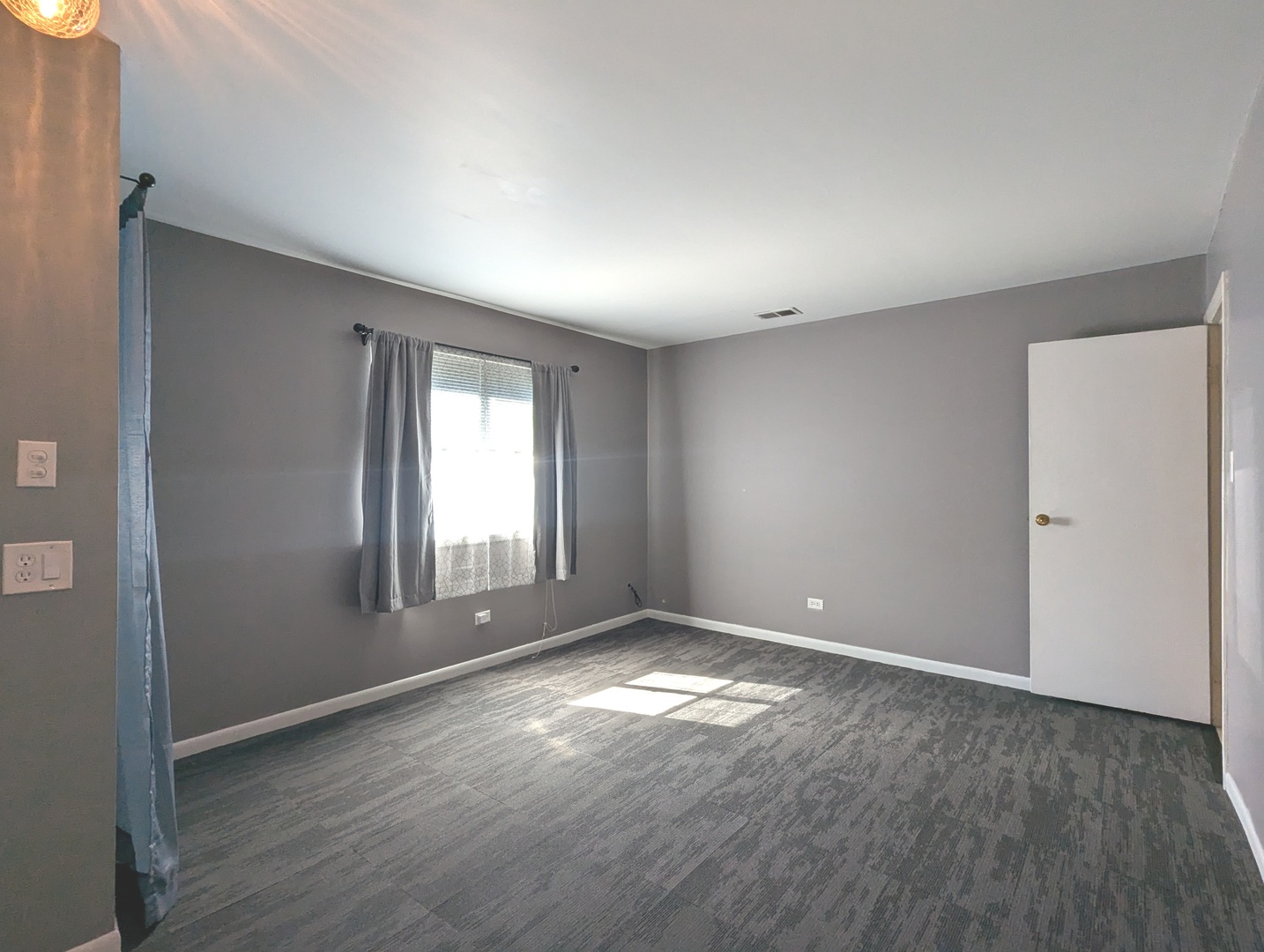 8473 ARCHER Avenue #104, Willow Springs, IL 60480