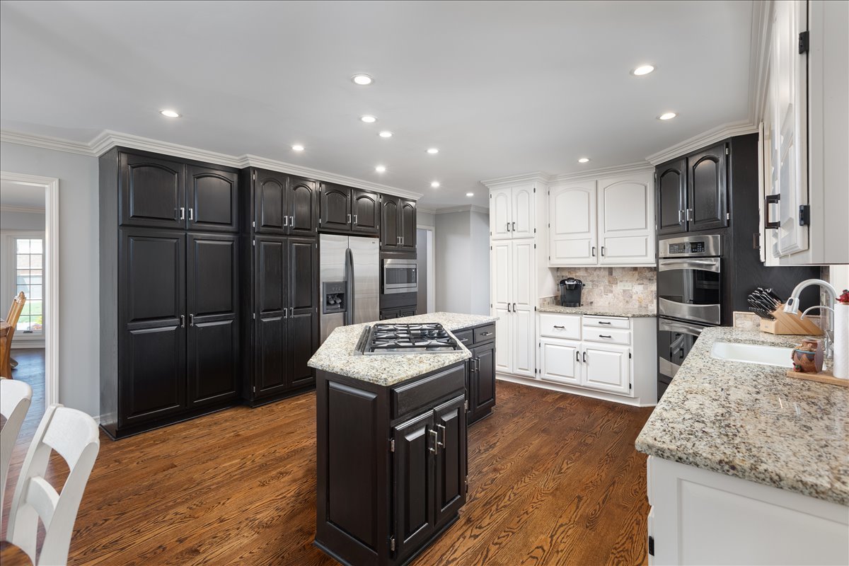 1576 Pine Lake Drive, Naperville, IL 60564