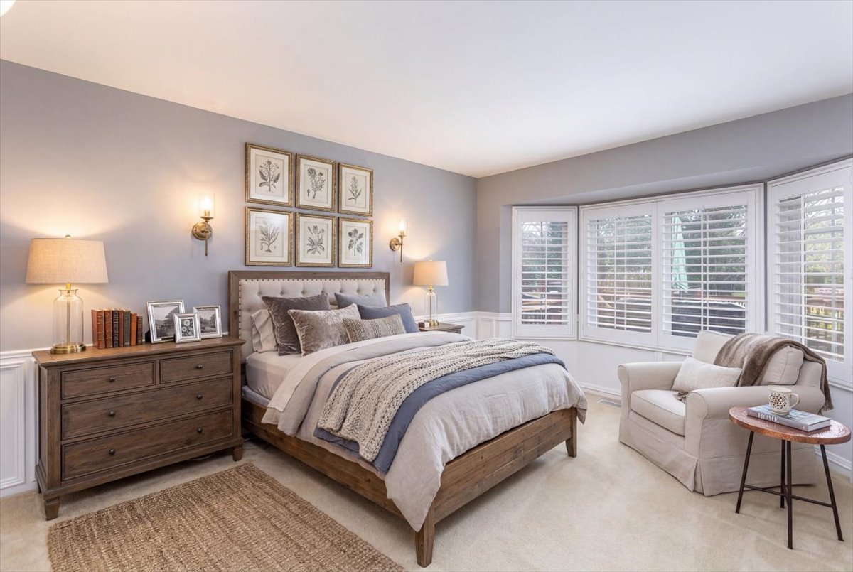 1576 Pine Lake Drive, Naperville, IL 60564