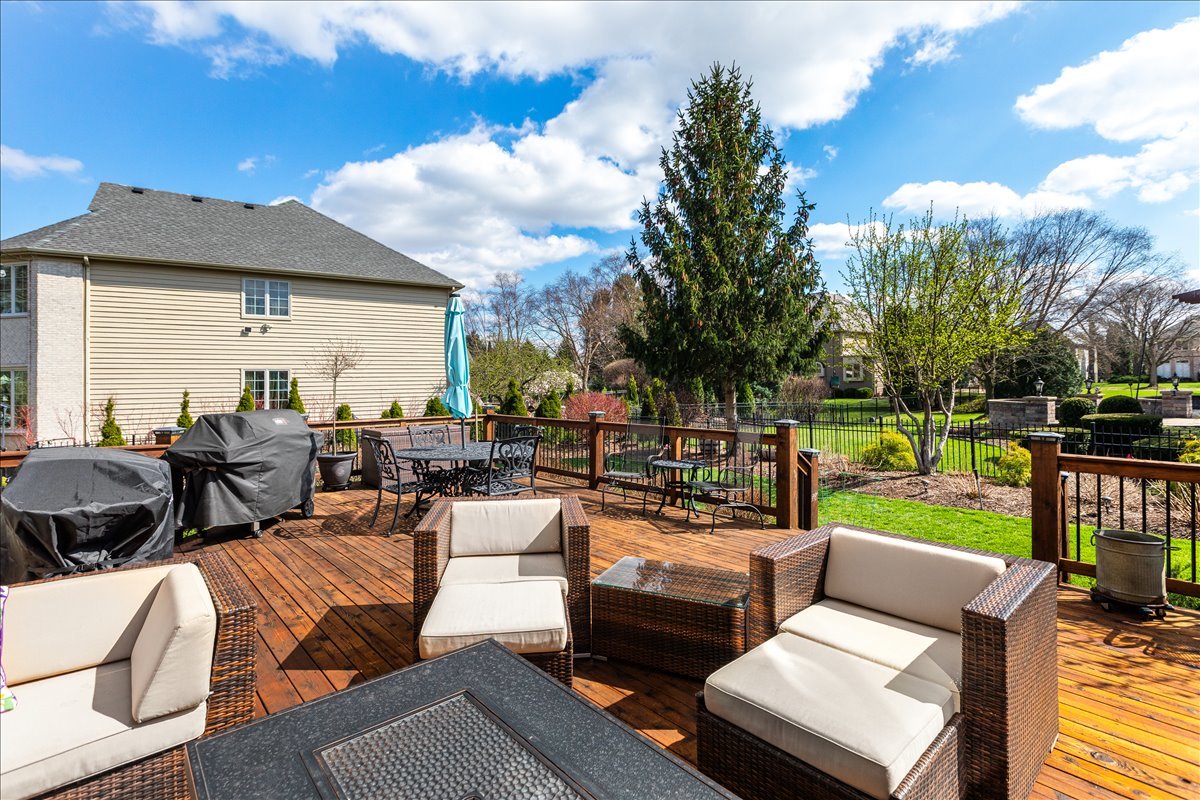 1576 Pine Lake Drive, Naperville, IL 60564