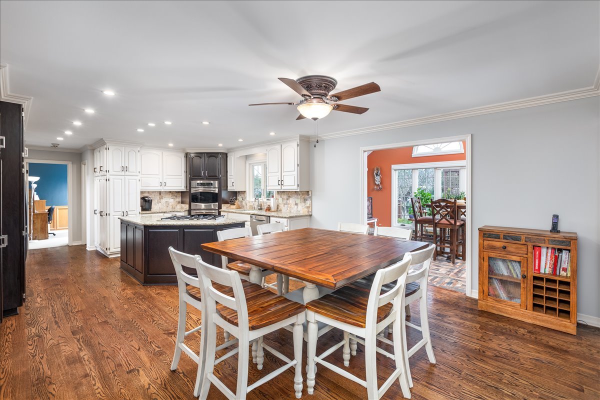 1576 Pine Lake Drive, Naperville, IL 60564