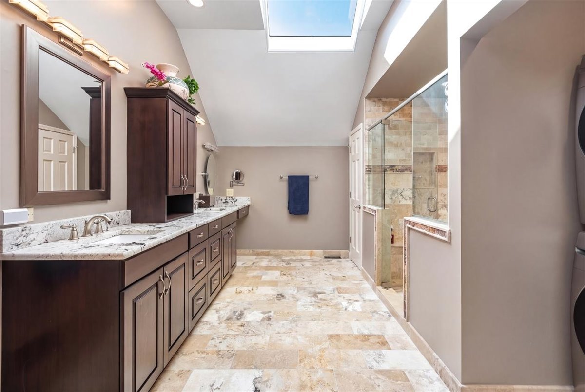 1576 Pine Lake Drive, Naperville, IL 60564