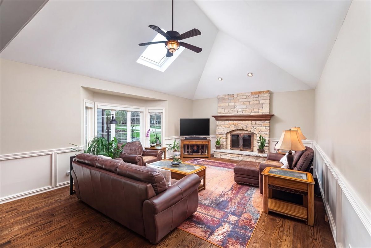 1576 Pine Lake Drive, Naperville, IL 60564