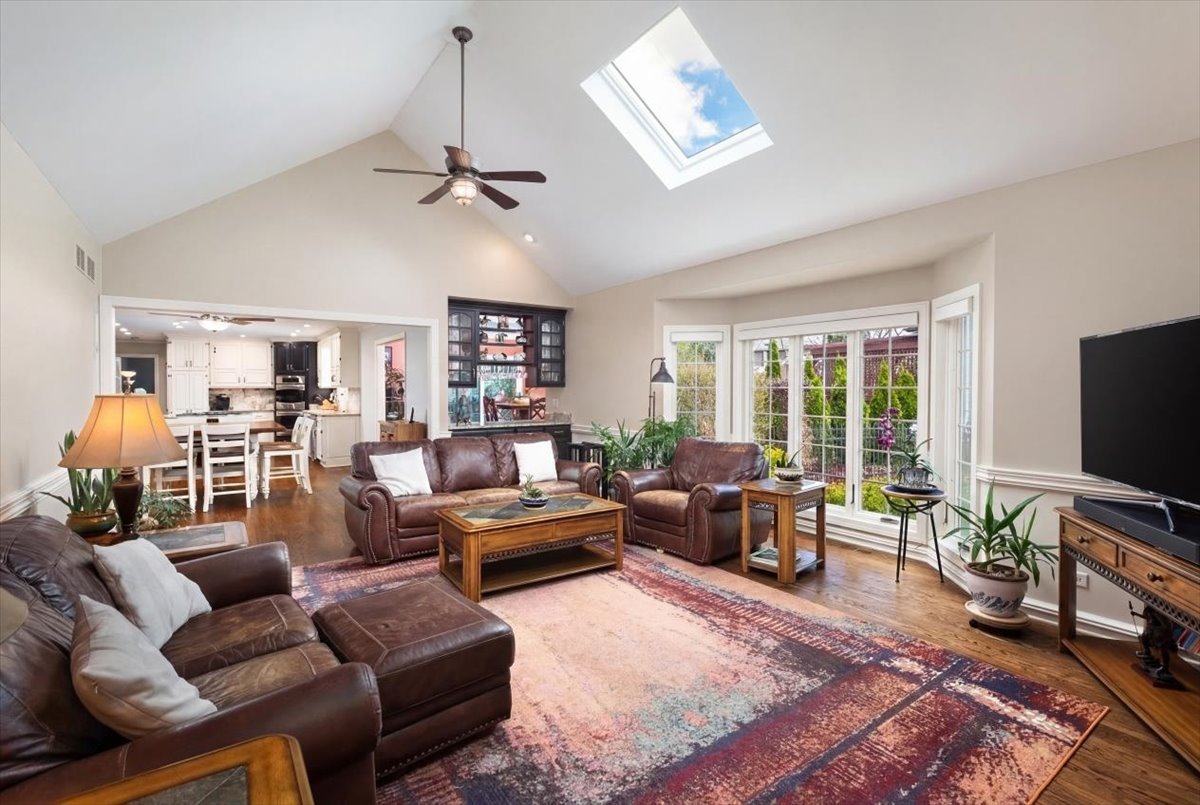 1576 Pine Lake Drive, Naperville, IL 60564