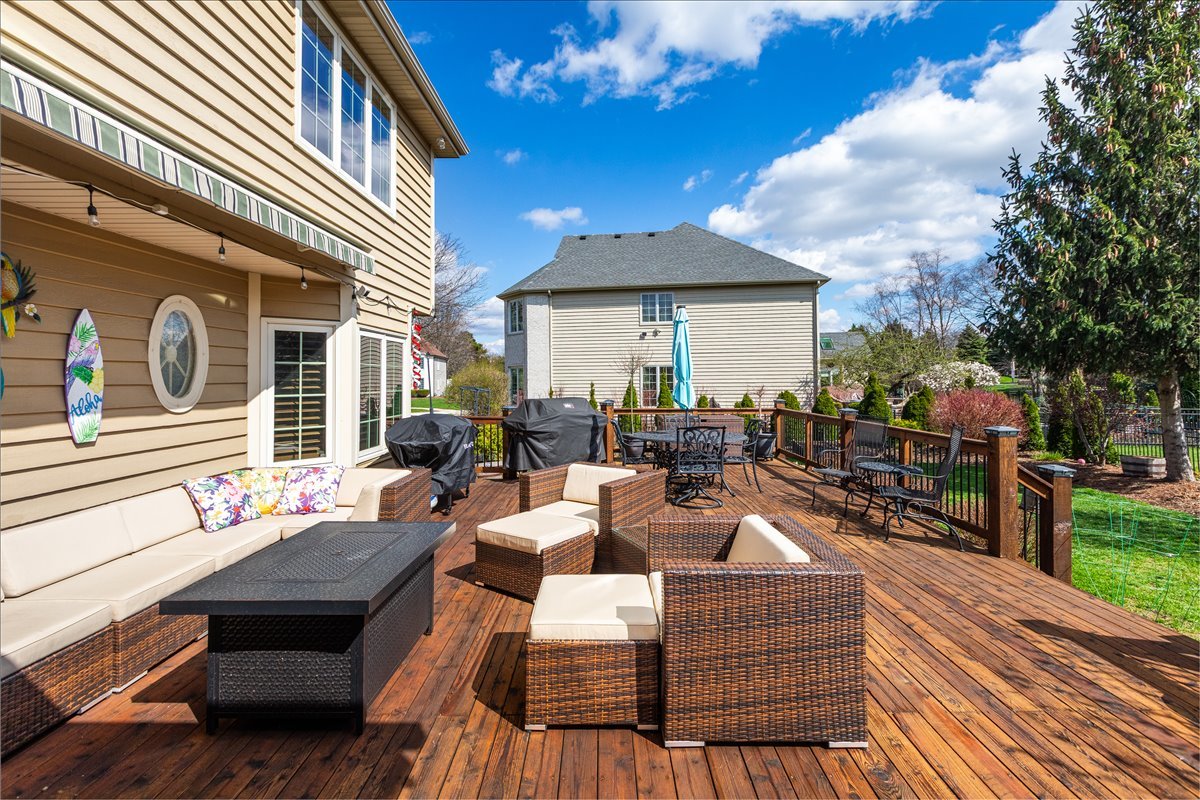 1576 Pine Lake Drive, Naperville, IL 60564