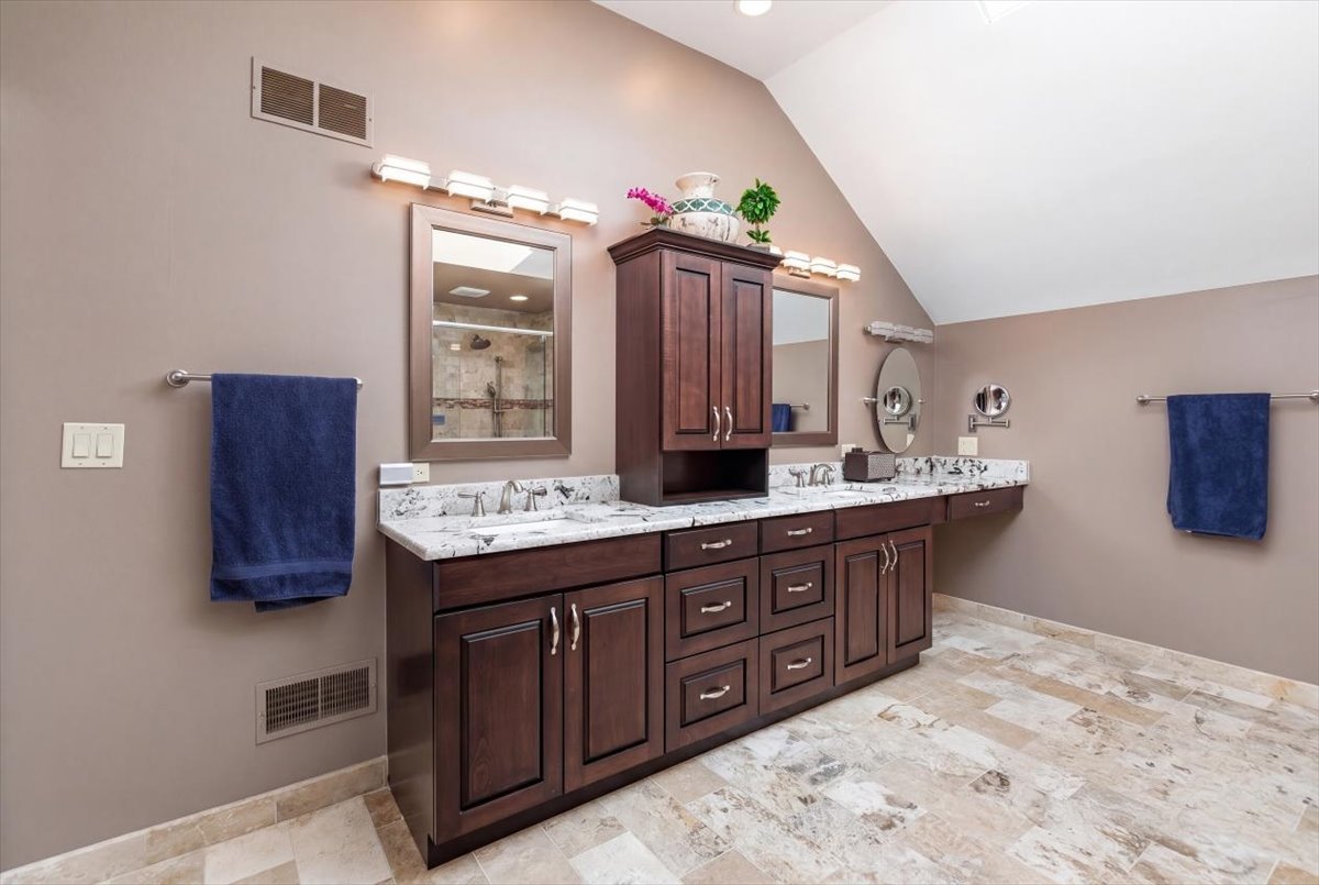 1576 Pine Lake Drive, Naperville, IL 60564