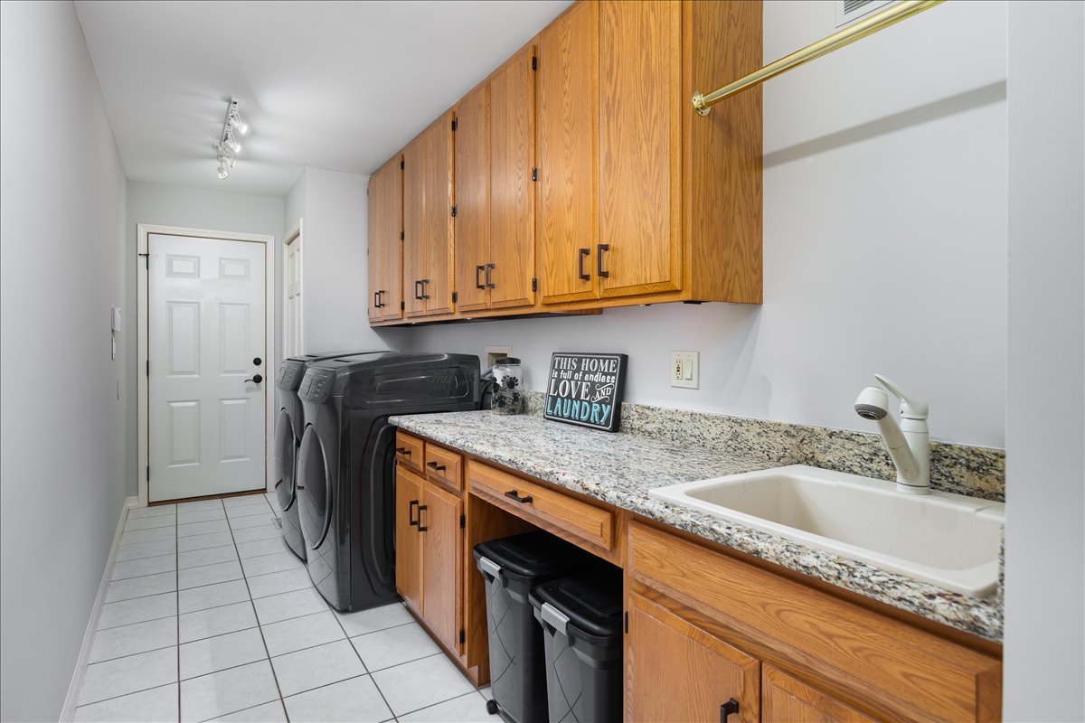 1576 Pine Lake Drive, Naperville, IL 60564