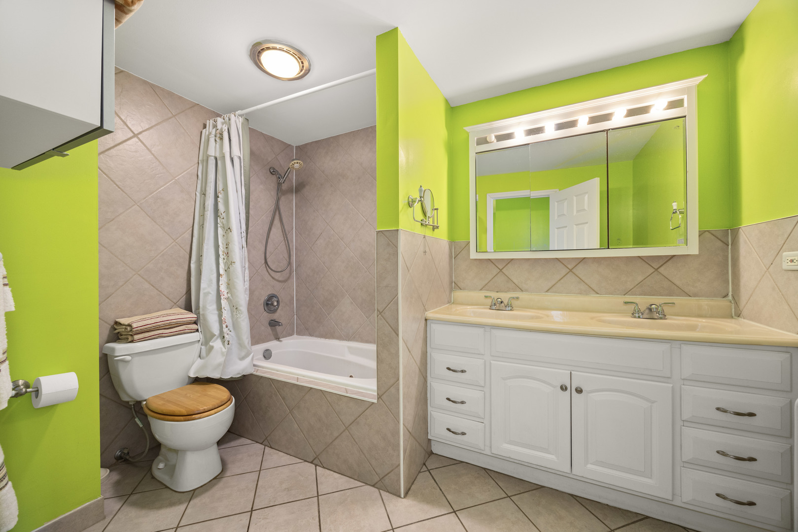 19 Cour Madeleine, Palos Hills, IL 60465