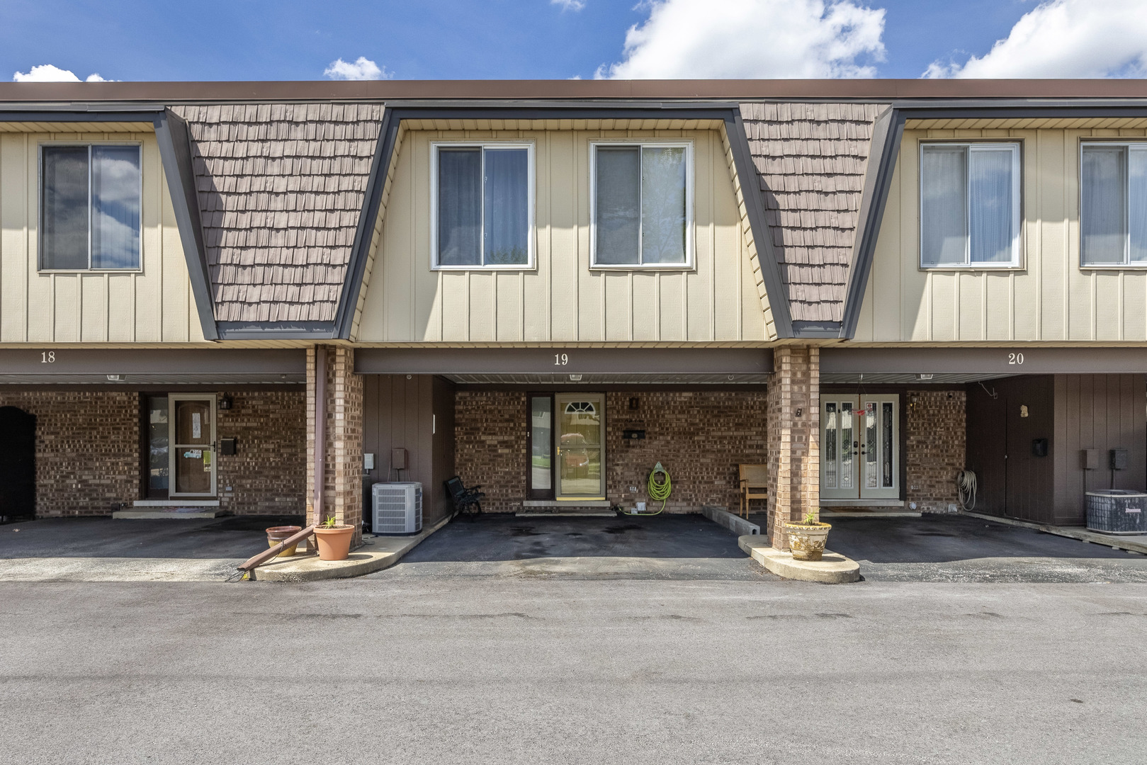 19 Cour Madeleine, Palos Hills, IL 60465