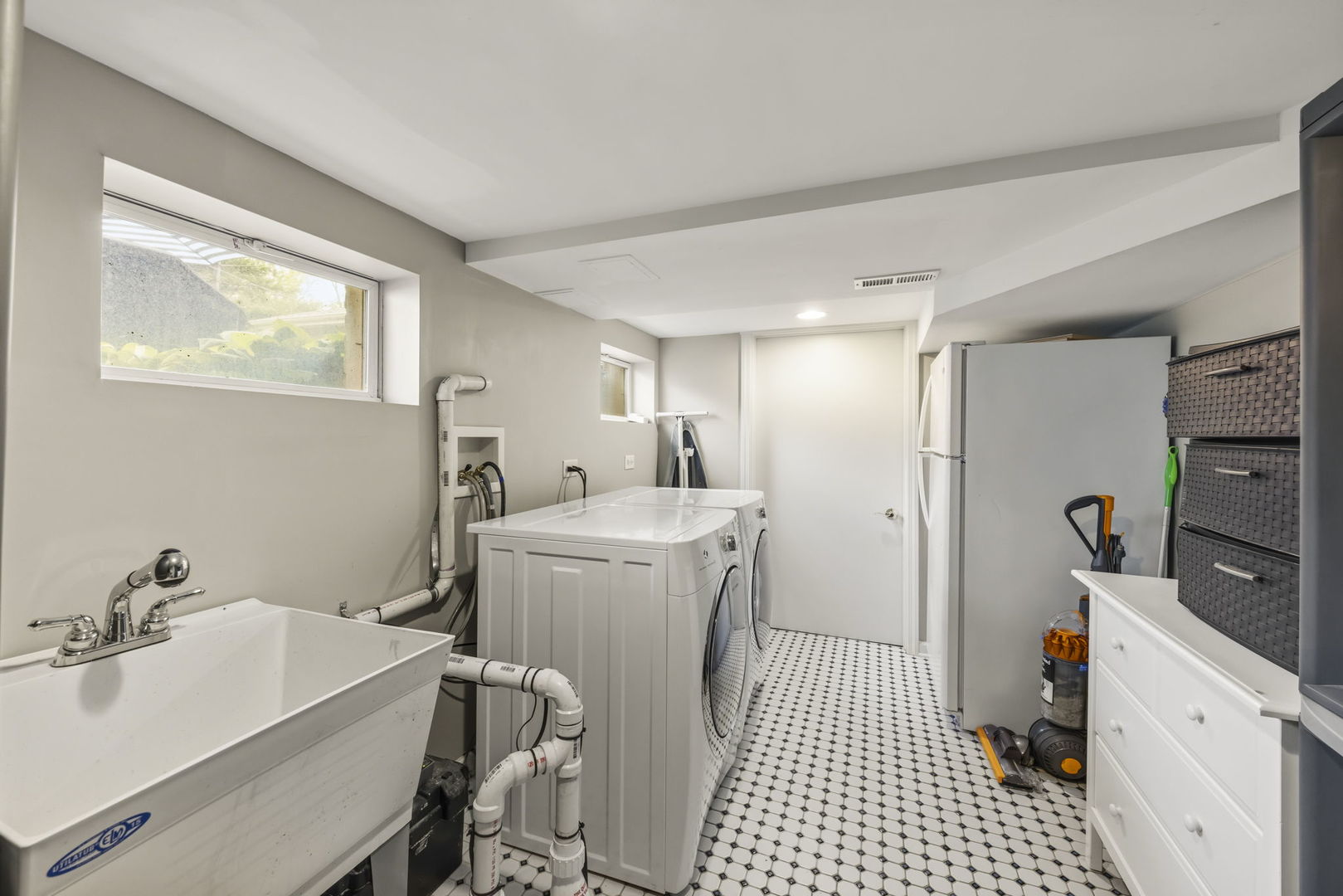 260 Chesterfield Avenue, Glen Ellyn, IL 60137