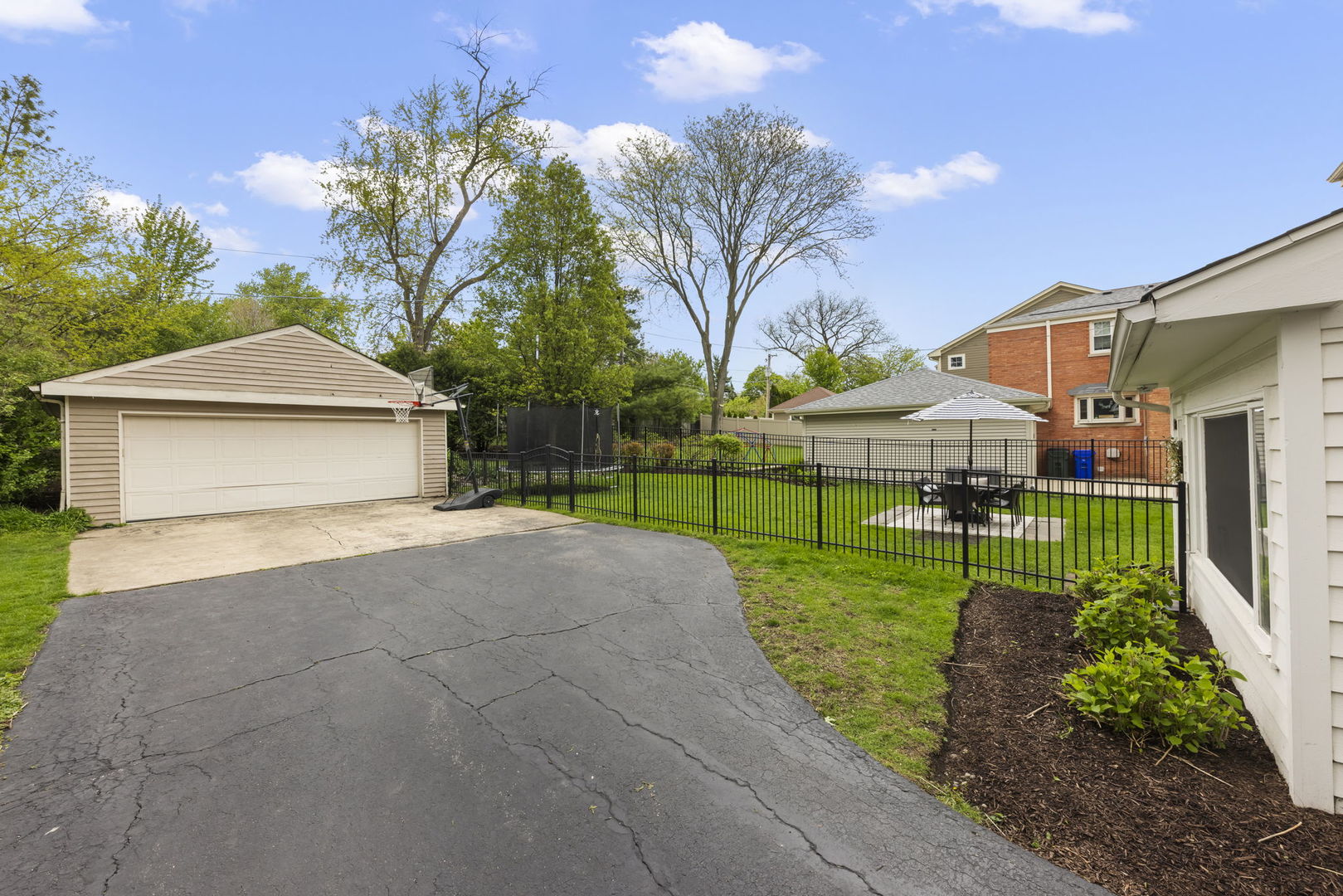 260 Chesterfield Avenue, Glen Ellyn, IL 60137