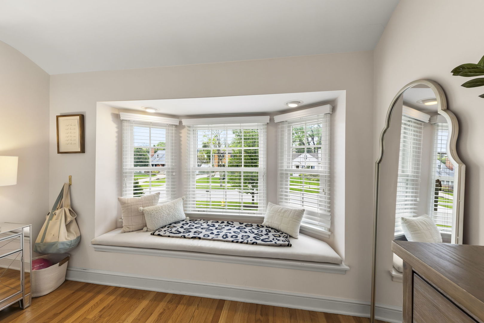 260 Chesterfield Avenue, Glen Ellyn, IL 60137