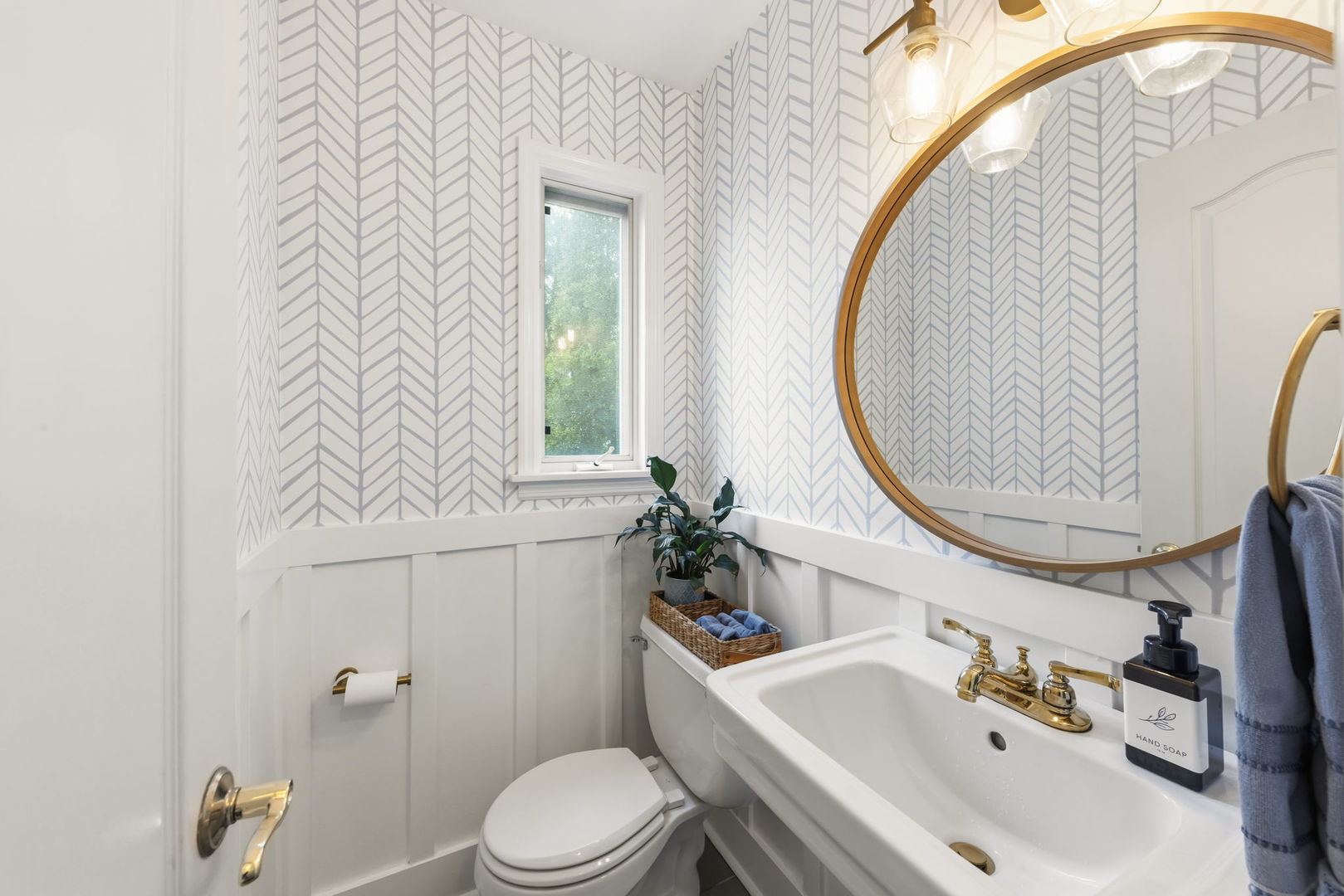 260 Chesterfield Avenue, Glen Ellyn, IL 60137