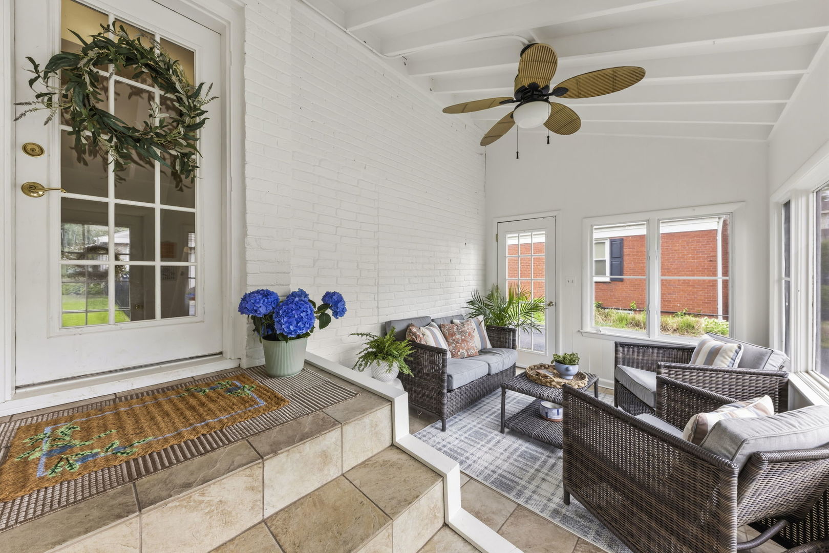 260 Chesterfield Avenue, Glen Ellyn, IL 60137